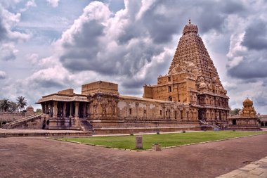 Hindu bölgesinin en popüler tapınağı Javur 'dur.