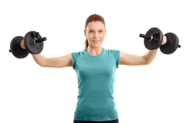 Güzel kız dumbbells bir dizi ile çalışıyor