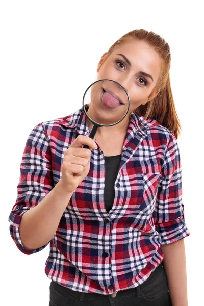 Mujer joven sacando la lengua bajo lupa — Foto de Stock