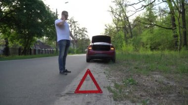 Acil arama yapma bozuldu araç duran sürücü.