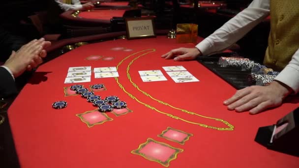 Full house poker hra na gamblimg stole. Casino.