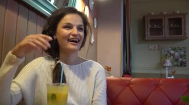 Cafe Selam el sallayarak kadın