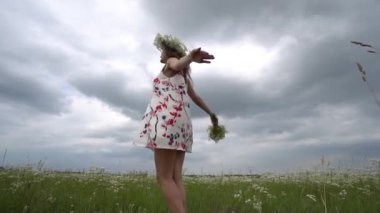 Hamile kadın papatya çiçekler Buket.