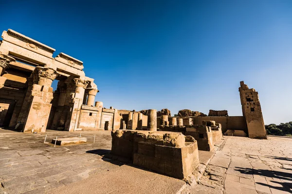 Mısır Nil Com Ombo Tapınağı. Nil Com Ombo Tapınağı. Horus ve Sobek tanrıları, Mısır.