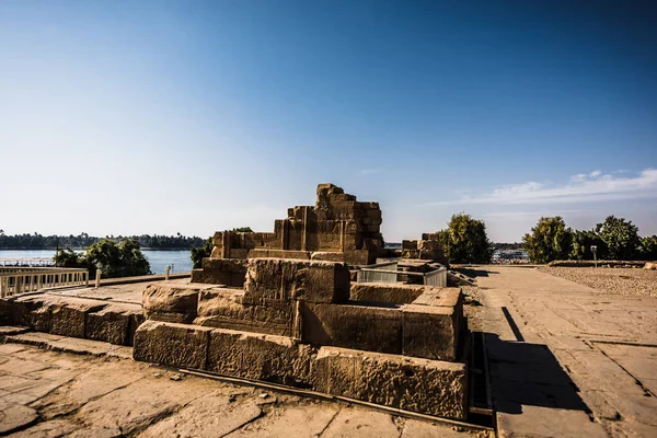 Mısır Nil Com Ombo Tapınağı. Nil Com Ombo Tapınağı. Horus ve Sobek tanrıları, Mısır.