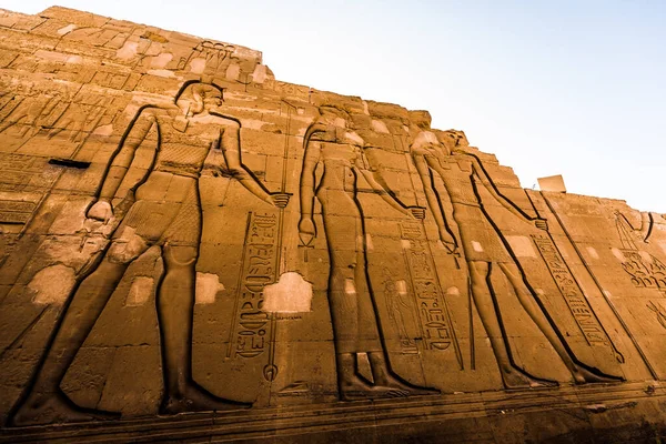 Mısır Nil Com Ombo Tapınağı. Nil Com Ombo Tapınağı. Horus ve Sobek tanrıları, Mısır.