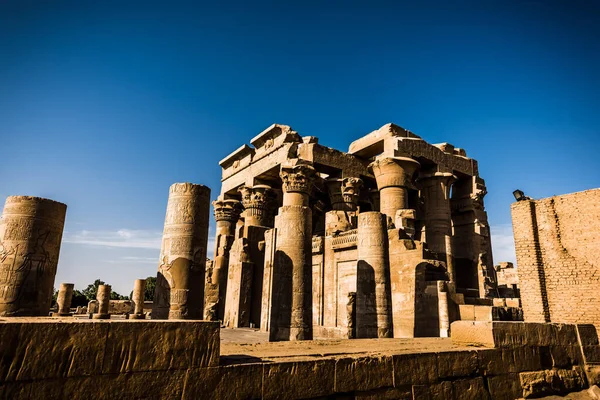 Mısır Nil Com Ombo Tapınağı. Nil Com Ombo Tapınağı. Horus ve Sobek tanrıları, Mısır Tanrıları.