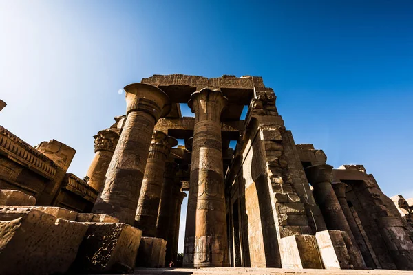 Mısır Nil Com Ombo Tapınağı. Nil Com Ombo Tapınağı. Horus ve Sobek tanrıları, Mısır Tanrıları.