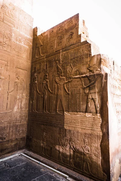 Mısır Nil Com Ombo Tapınağı. Nil Com Ombo Tapınağı. Horus ve Sobek tanrıları, Mısır Tanrıları.