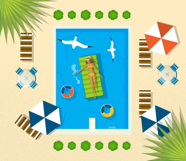 Yaz plaj ayarlayın. Kadın otel havuzunda dinleniyor.