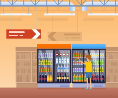Süpermarket raflarında, içecekler ile buzdolabı. Çocuk buzdolabından içki getir.