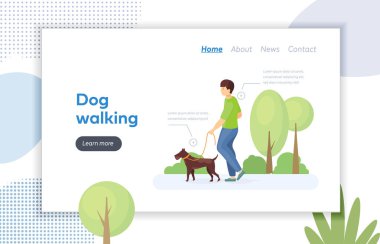 Adam tasmalı bir köpeği gezdiriyor.