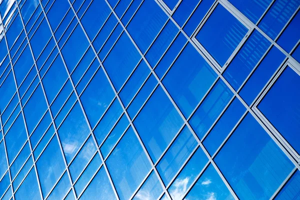 Gökyüzünde skycsraper windows yansıması