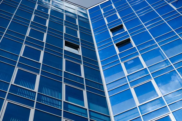 Gökyüzünde skycsraper windows yansıması