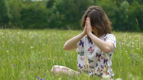 Mujer Hace Namaste Con Tres Movimientos Gratitud Los Maestros Mismo — Vídeos de Stock