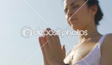 Namaste, yoga Şükran poz erkek dua, meditasyon katlanmış kadın elinde