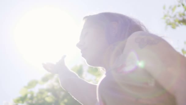 Messias Uitvoeren Van Heilige Geest Mensen Helpen Bereikt Vrouw Neer — Stockvideo