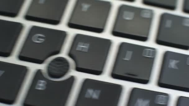 Stop Κουμπί Στο Πληκτρολόγιο Του Υπολογιστή Γυναικείο Χέρι Δάκτυλα Πλήκτρο — Αρχείο Βίντεο