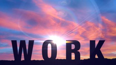 Çalışma mektupları şafakta yerde durmak, kurumsal ekip çalışması küresel görevler sembolü