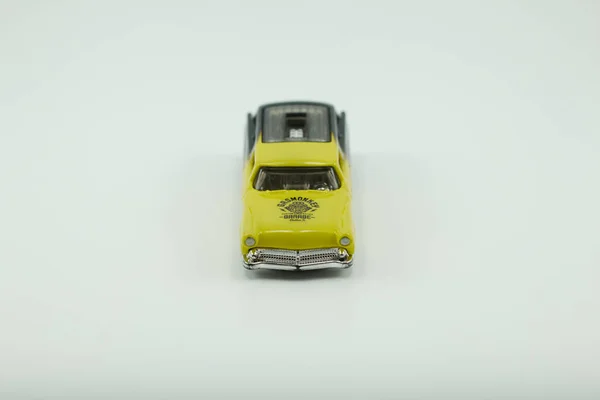 Κίτρινο Μαύρο Κλασικό Βαγόνι Αυτοκίνητο — Φωτογραφία Αρχείου