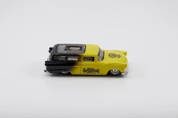 Κλασικό Βαγόνι Σεντάν Κίτρινο Και Μαύρο Χρώμα — Φωτογραφία Αρχείου