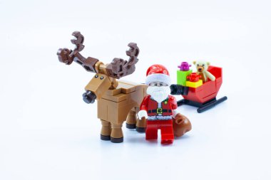 Noel Baba ve ren geyiği uçuyor