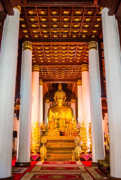 Image Bouddha Dans Une Grande Église — Photo