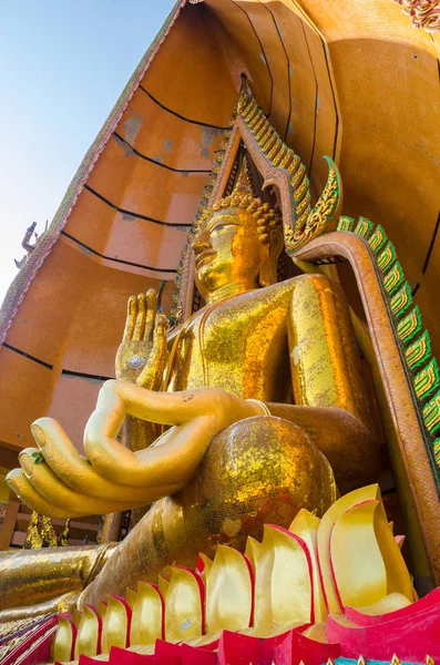 Złoty Posąg Buddy Wathumsua Kanchanaburi Tajlandia — Zdjęcie stockowe