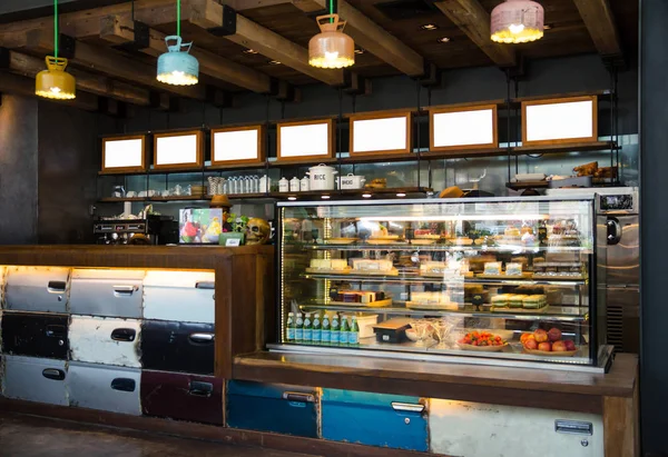 ahşap kahve sayaç buzdolabı