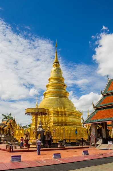 Grand Stupa Doré Avec Ciel Bleu — Photo