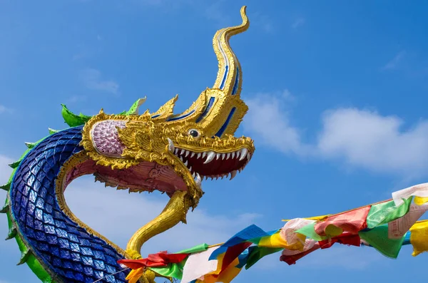 Chiang Rai, Tayland 'daki büyük Nagas heykelinin başı.