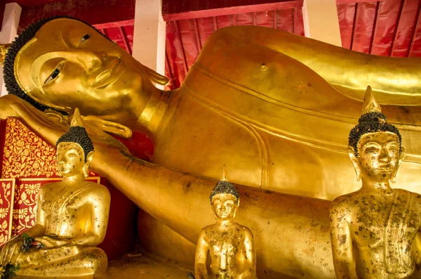 Statue Bouddha Inclinable Dans Église — Photo