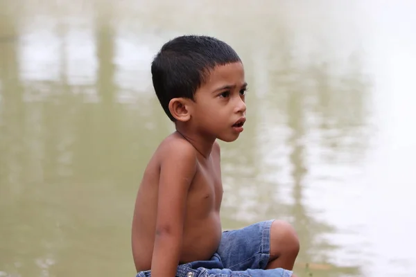 Niño Asiático Mirando Con Incertidumbre Miedo Cara — Foto de Stock