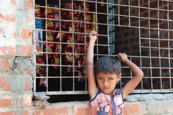 Bogura Bangladesh Abr 2020 Uma Pobre Garota Asiática Chateada Frente — Fotografia de Stock