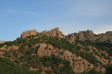 La Pedriza ve Sierra de Guadarrama 'nın panoramik manzarası