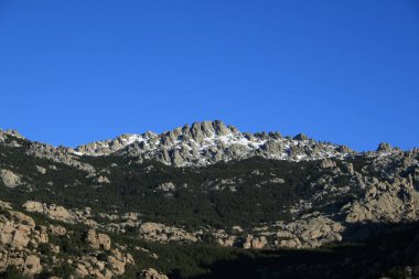 La Pedriza ve Sierra de Guadarrama 'nın panoramik manzarası