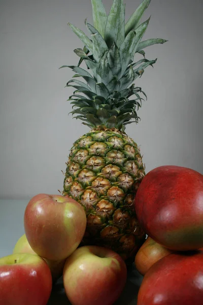 Różnorodność Jasno Kolorowych Owoców — Zdjęcie stockowe