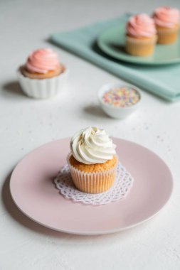 Renkli pastel cupcakes