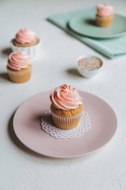 Renkli pastel cupcakes