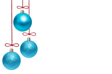  Beyaz arka planda izole edilmiş Noel süsleri. 