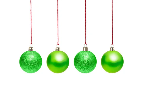 Beyaz arka planda izole edilmiş Noel süsleri. 