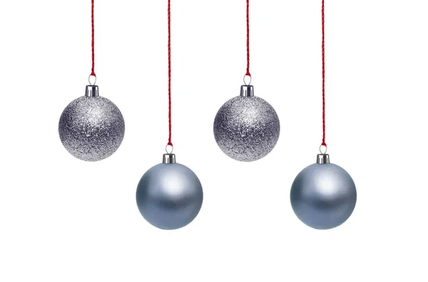 Beyaz arka planda izole edilmiş Noel süsleri. 