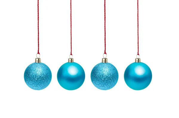 Beyaz arka planda izole edilmiş Noel süsleri. 