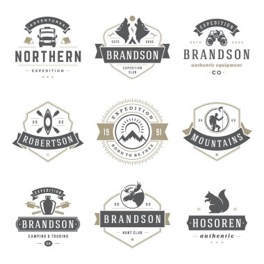 Kamp logolar şablonlar tasarım öğeleri vektör ve siluetleri ayarla, Outdoor macera dağlar ve orman gezileri, vintage tarzı amblem ve rozetleri retro illüstrasyon.