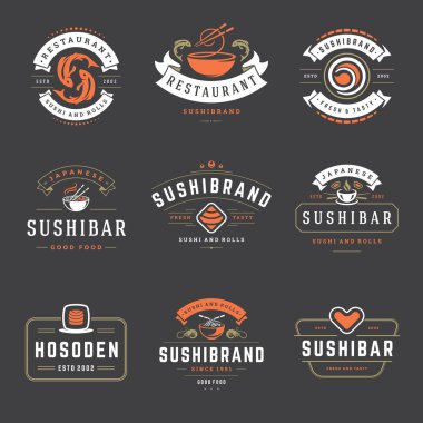 Suşi restoran logoları vektör çizim ayarlayın. Japon gıda, suşi ve rulo siluet. Vintage tipografi rozetleri tasarım.