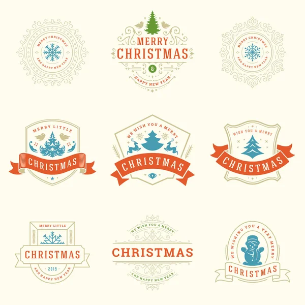 Weihnachtsetiketten Und Abzeichen Vektorale Gestaltungselemente Gesetzt Frohe Weihnachten Und Ein — Stockvektor