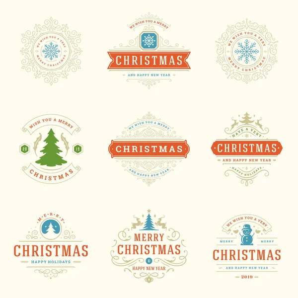 Etiquetas de Natal e emblemas conjunto de elementos de design vetorial. —  Vetores de Stock