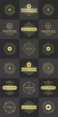 Lüks logolar şablonları kümesi, kaligrafi zarif süsleme satırları gelişir. Moda Tasarımcısı iş işareti, rozetleri ve zarif sorguç, butik marka, royal Restoran, otel işareti, Monogram.