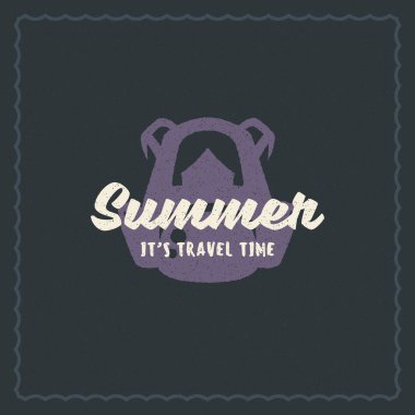 Tatil tipografi ilham alıntı Tasarım poster ya da giyim vektör çizim için yaz. Seyahat zaman mesajı. Elle çizilmiş stil kamp sırt çantası siluet.