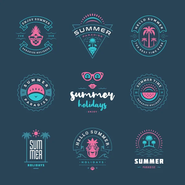 Étiquettes Badges Vacances Été Typographie Rétro Set Design Modèles Pour — Image vectorielle